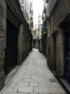 wąskie uliczki Barcelony